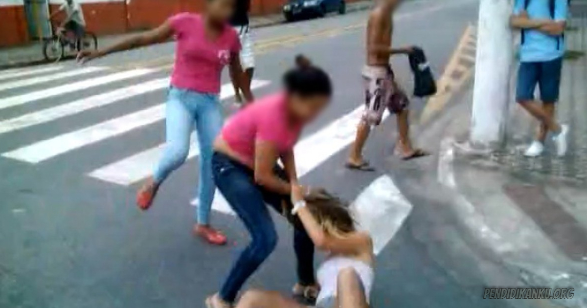 (Recente) Link Video Completo Menina Se Jogando Na Frente Da Carreta New Viral